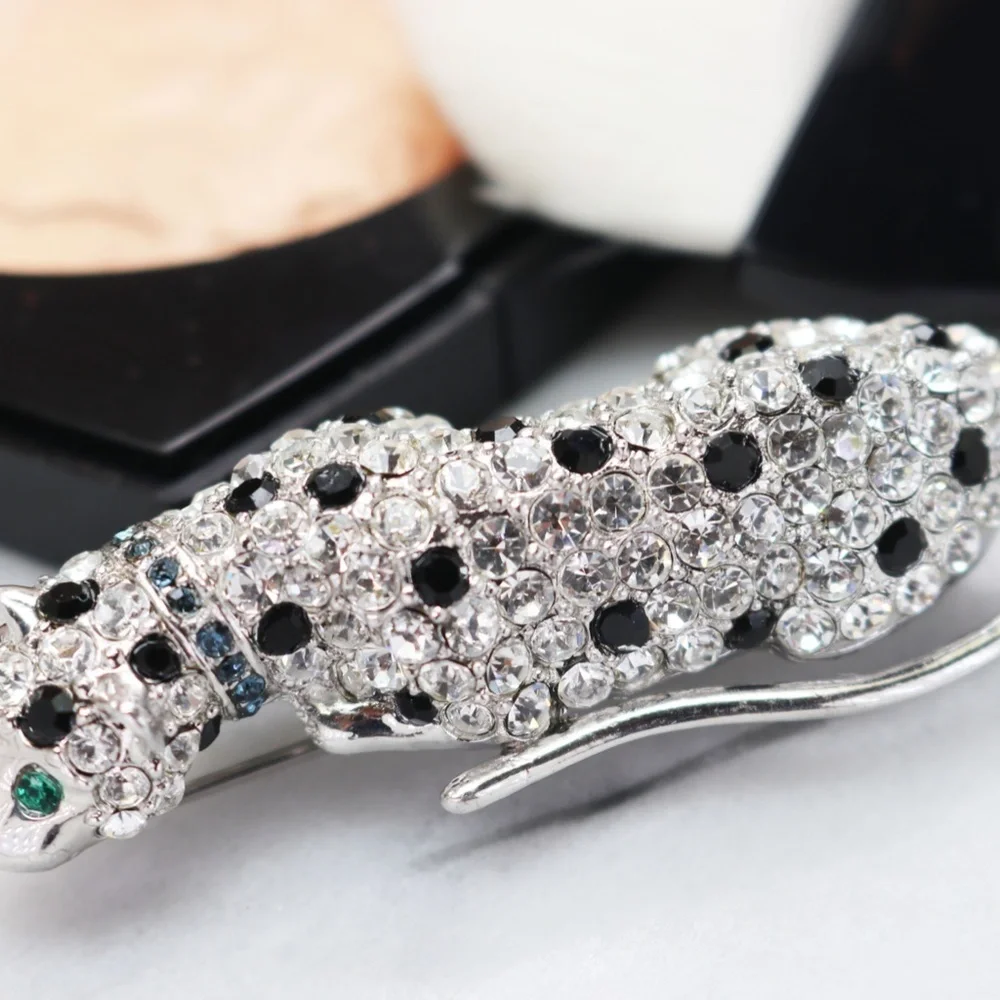 ⚜️🐆 KENNETH JAY LANE CRYSTAL LEOPARD BROOCH 🐆✨